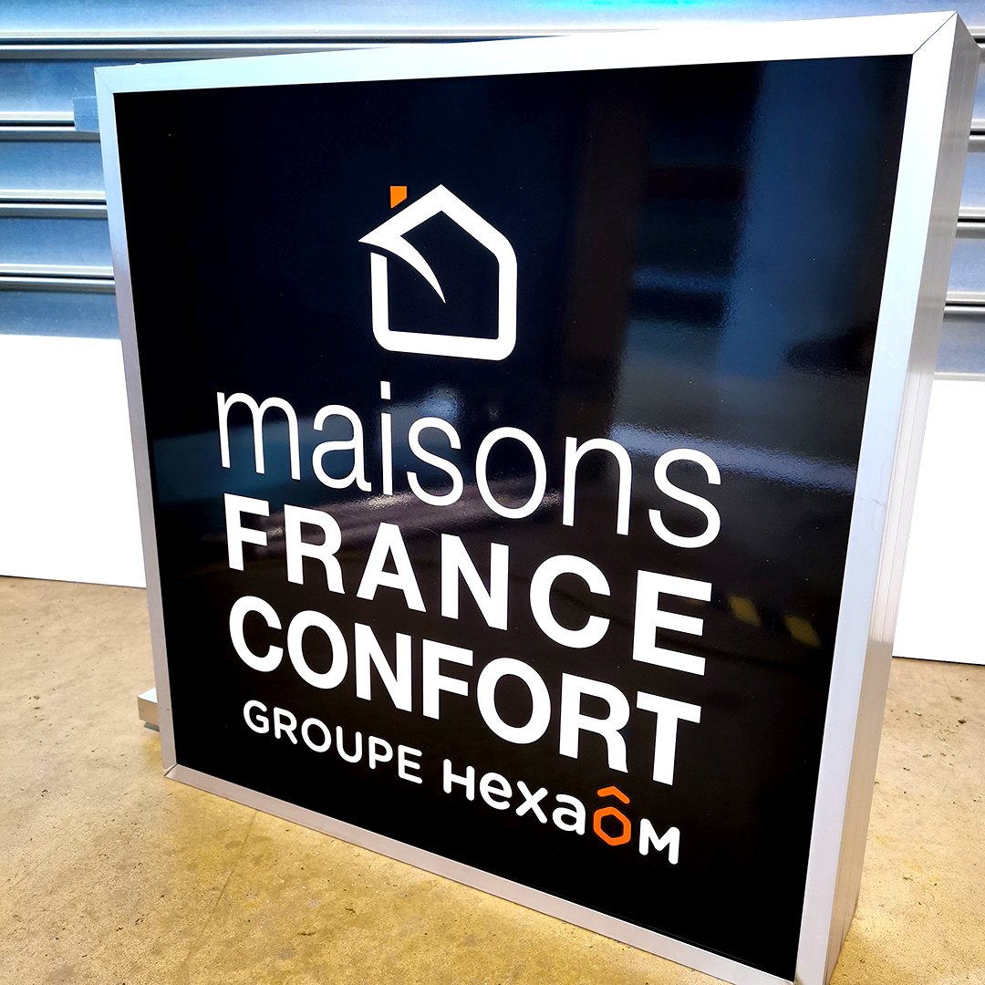 caisson-bi-mat-signaletique-exterieure
